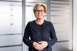 Sozialministerin Barbara Klepsch - Frau mit blonden halblangen Jahren und Brille