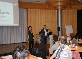 Stephan Pöhler und Susann Mühlner beantworten Fragen der Teilnehmer beim 1. Netzwerktreffen
