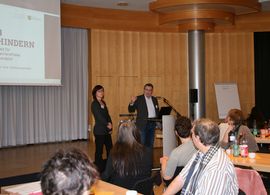 Stephan Pöhler und Susann Mühlner beantworten Fragen der Teilnehmer beim 1. Netzwerktreffen